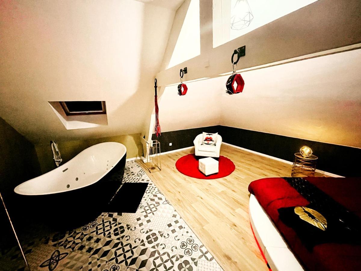 Redroom chambre 50 nuances de grey Douchy-les-Mines Extérieur photo