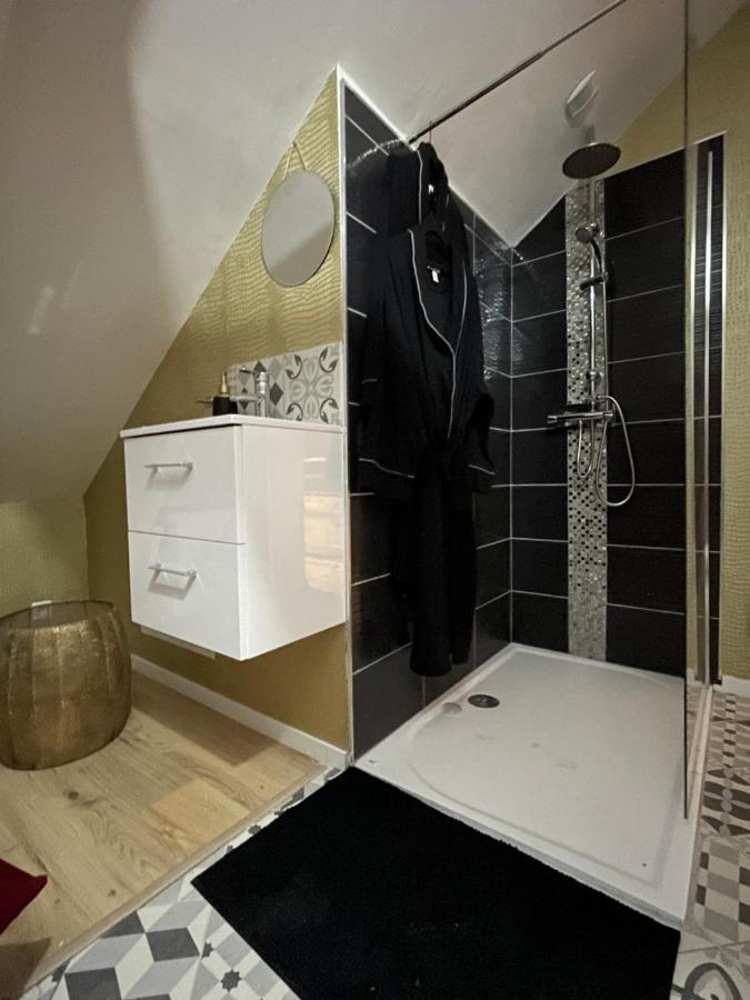 Redroom chambre 50 nuances de grey Douchy-les-Mines Extérieur photo